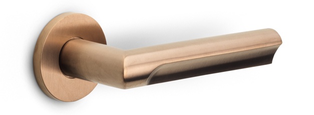 DR103-G - solid sprung door handle on rose PVD champagne